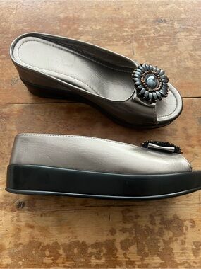 Helen’s Hearts platform slip in sandals